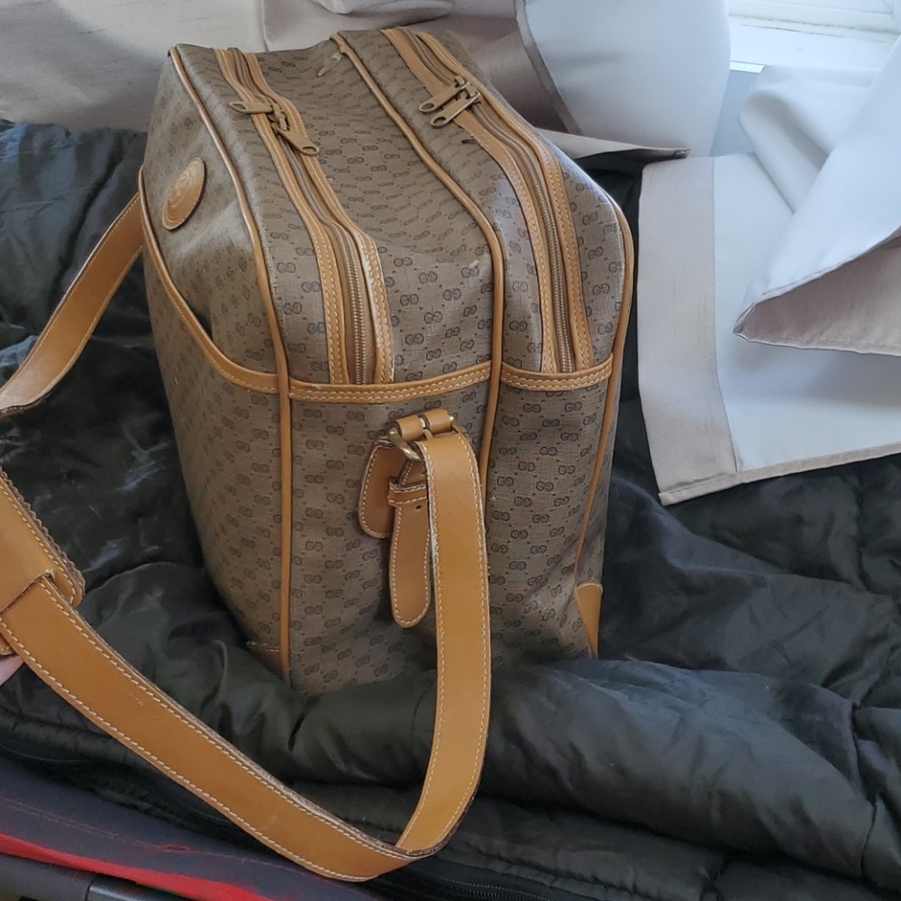 Authentic vintage Gucci messenger bag